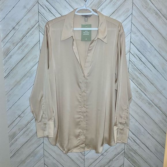 H&M Tops - 🍁 50% off thanksgiving sale! 🍁 H&M beige satin like button down shirt blouse
